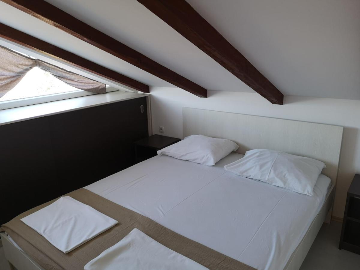 Apartments With A Parking Space Lopar, Rab - 16680 ภายนอก รูปภาพ