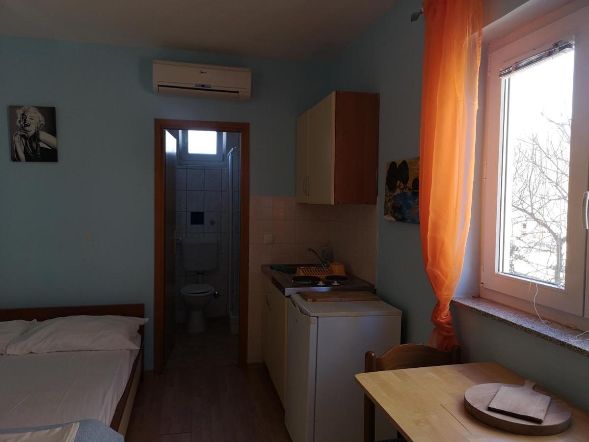 Apartments With A Parking Space Lopar, Rab - 16680 ภายนอก รูปภาพ