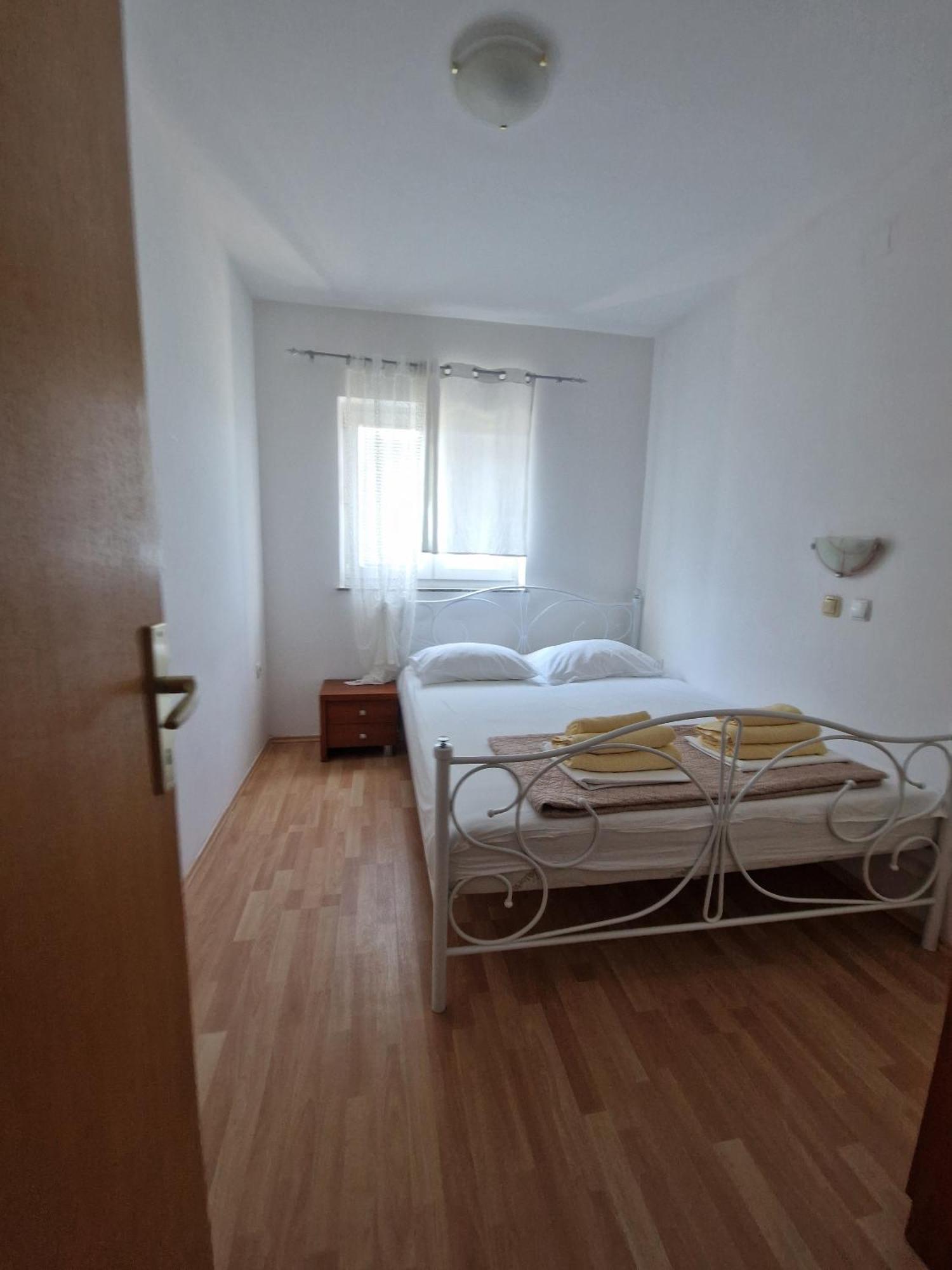 Apartments With A Parking Space Lopar, Rab - 16680 ภายนอก รูปภาพ